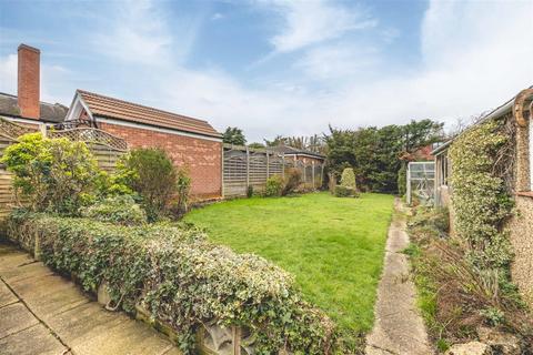 2 bedroom detached bungalow for sale, St. Andrews Crescent, Windsor