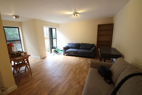 2 bedroom flat to rent, Boleyn Road, London