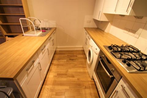 2 bedroom flat to rent, Boleyn Road, London