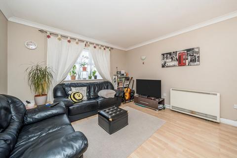 2 bedroom flat to rent, Hillary Drive, Isleworth TW7