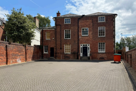 9 Cheyne Walk, Northampton, NN1 5PT