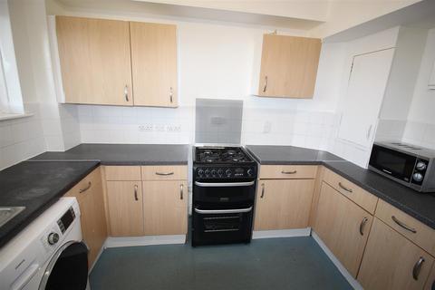 3 bedroom apartment to rent, Second Avenue, London E17