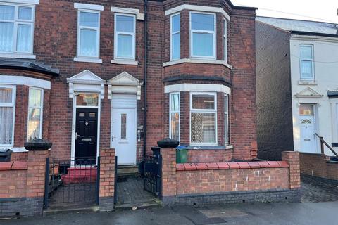 Studio to rent, Bromford Lane, West Bromwich