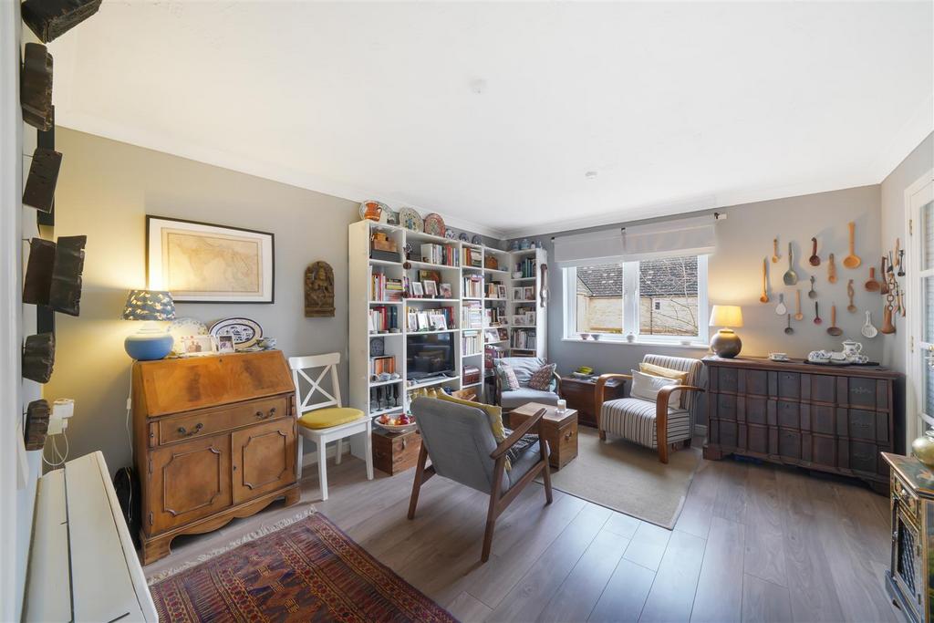 Flat 17, Bishops Court - RHp GRdaq IET6g1 Qzbkq T.jpg