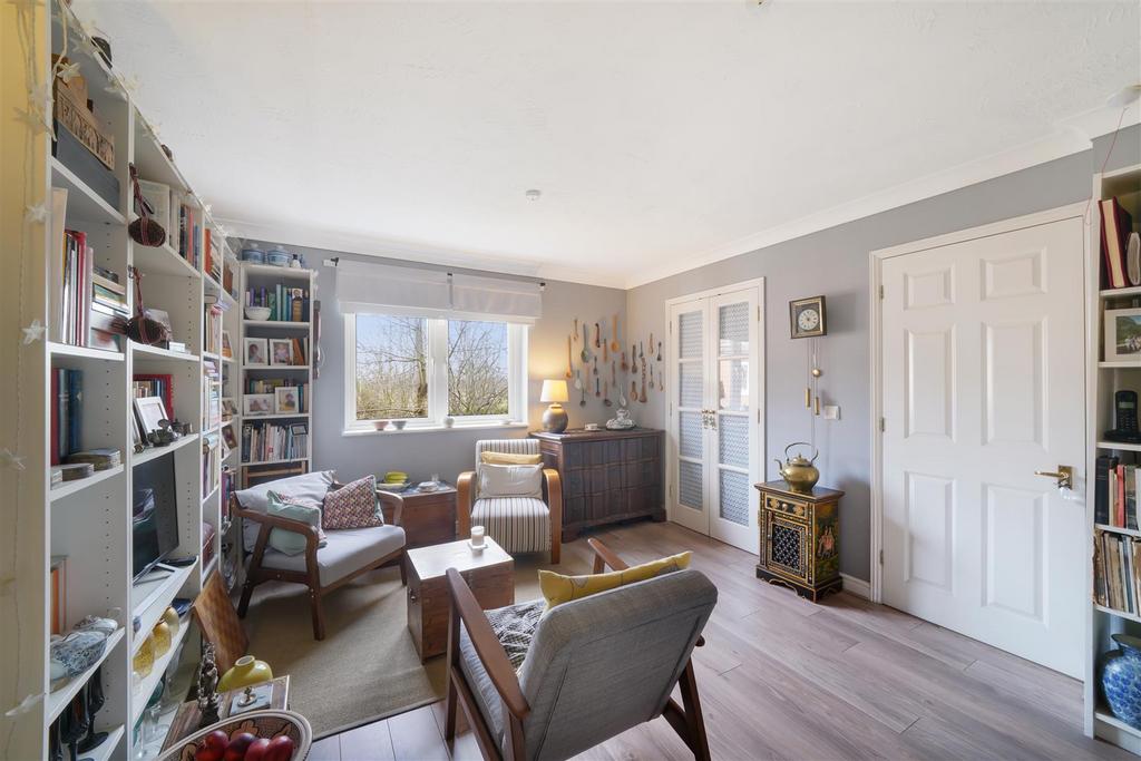 Flat 17, Bishops Court - BVNkahv Wxb Gnb CD7effu.jpg