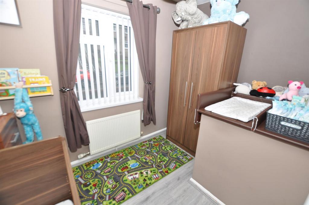 Front bedroom 2