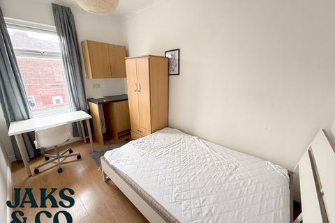 1 bedroom in a house share to rent, Mackenzie Road, Salford M7