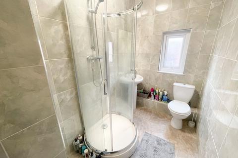 1 bedroom in a house share to rent, Mackenzie Road, Salford M7