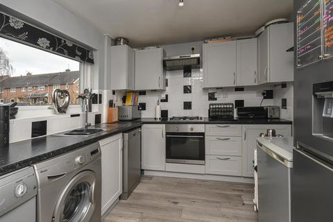 17 Dingle Road, Wombourne, Wolverhampton, WV5 0EG