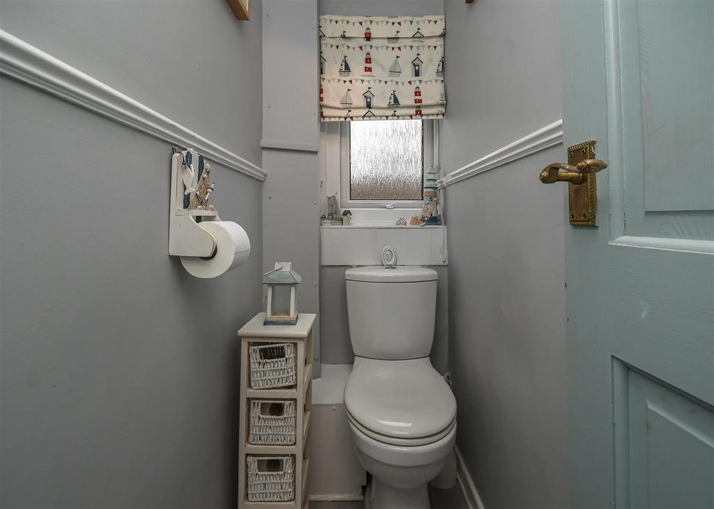 17 Dingle Road-Cloakroom.jpg