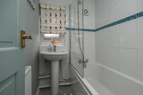 17 Dingle Road, Wombourne, Wolverhampton, WV5 0EG