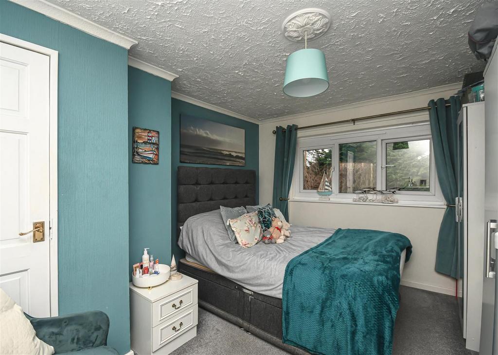 17 Dingle Road-Bedroom 1.jpg