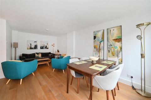 2 bedroom flat to rent, Lily Close, St Pauls Court, W14