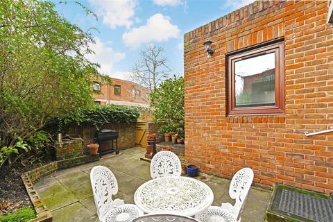 2 bedroom flat to rent, Lily Close, St Pauls Court, W14