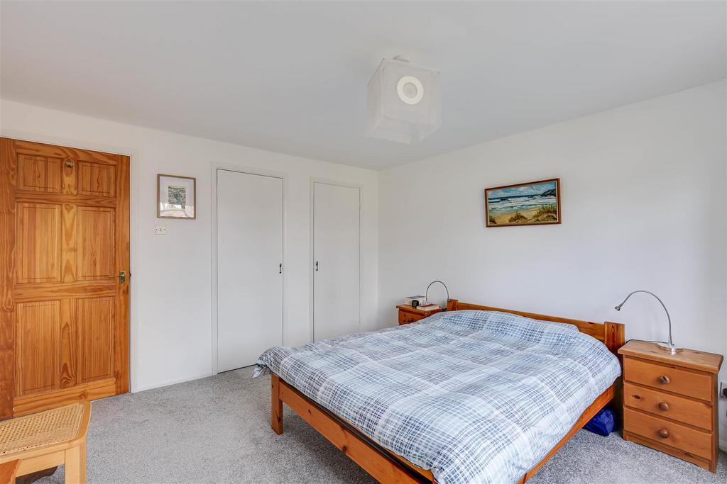 17 Bedroom.jpg
