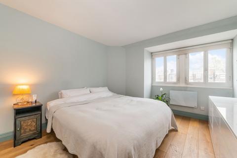 2 bedroom flat for sale, Ennismore Gardens London SW7