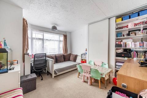 1 bedroom flat for sale, Oak Tree Dell, Kingsbury, London, NW9