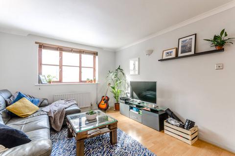 1 bedroom flat to rent, Sugar Loaf Walk, Bethnal Green, London, E2