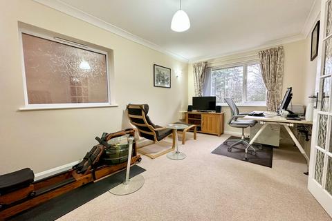 4 Croft Way, Frimley, Camberley, GU16 8LN