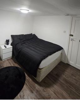 4 bedroom house to rent, Hendon Wood Lane, London, NW7