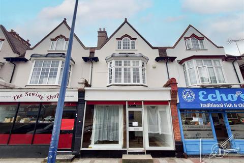 Shop to rent, Echo Square, Gravesend