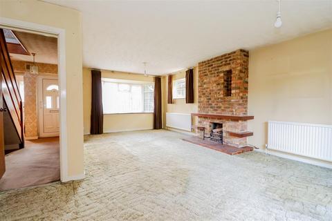 6 Willow Road, Horsham, RH12 4UN