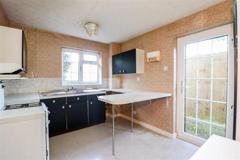 6 Willow Road, Horsham, RH12 4UN
