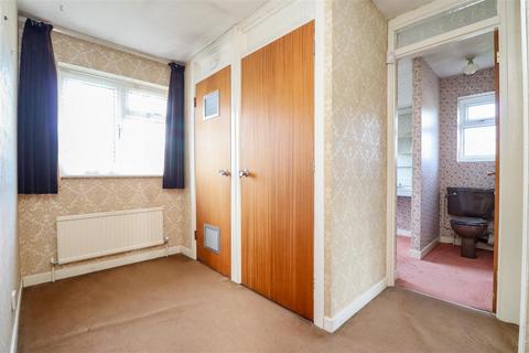 6 Willow Road, Horsham, RH12 4UN