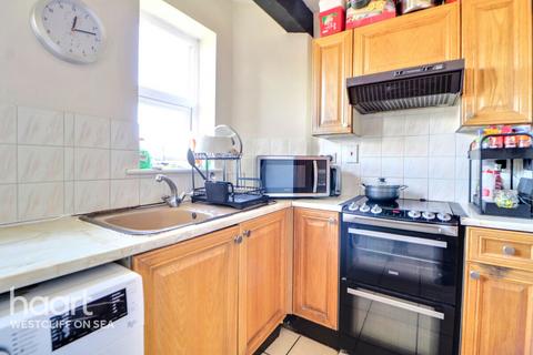 3 bedroom flat for sale, The Woodlands, Southend-on-Sea