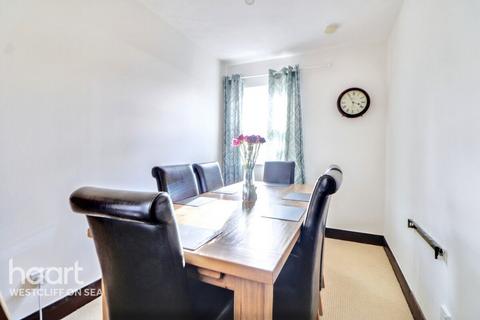 3 bedroom flat for sale, The Woodlands, Southend-on-Sea