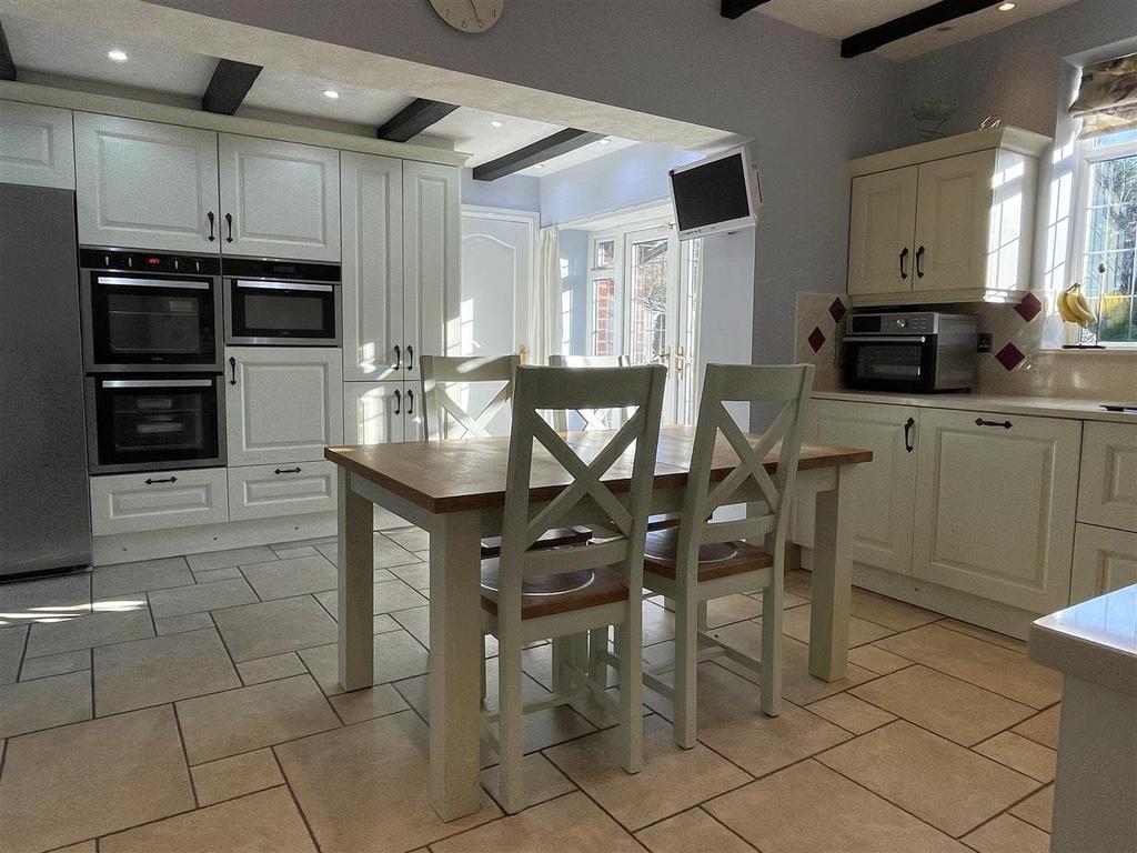 Dining kitchen
