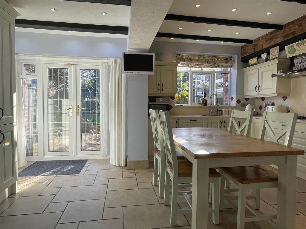Dining kitchen