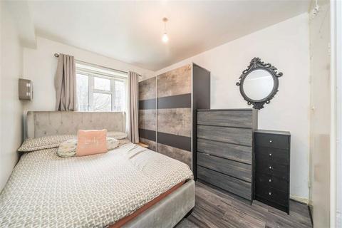 3 bedroom flat for sale, Sidney Street, London E1