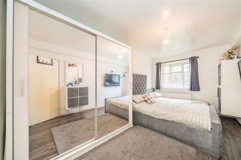 3 bedroom flat for sale, Sidney Street, London E1