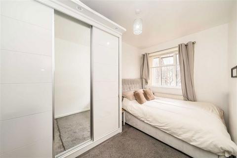 3 bedroom flat for sale, Sidney Street, London E1