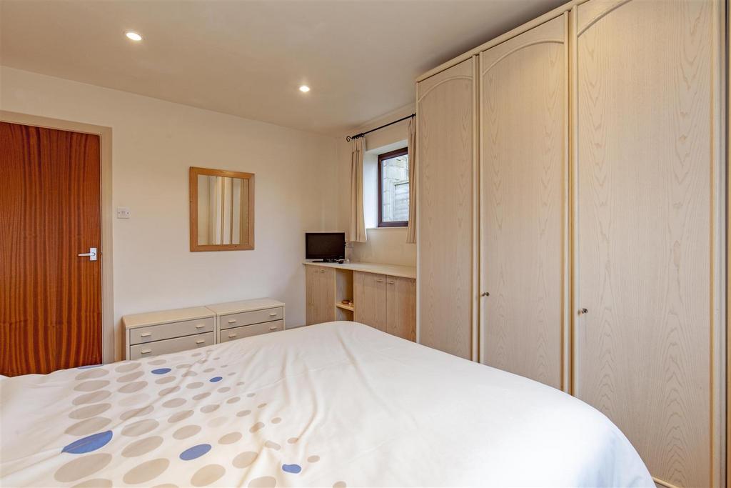 Bedroom 1-3.jpg