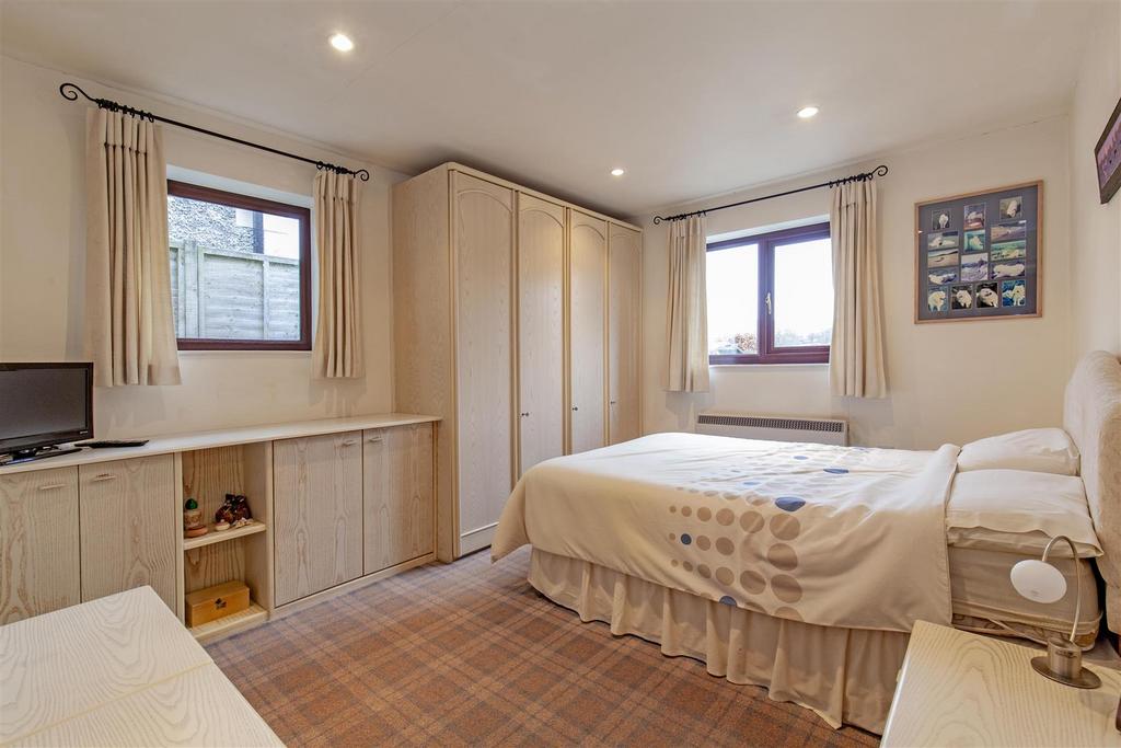 Bedroom 1-1.jpg