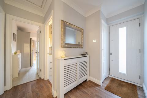 25 Peatmore Avenue, Woking, GU22 8TG