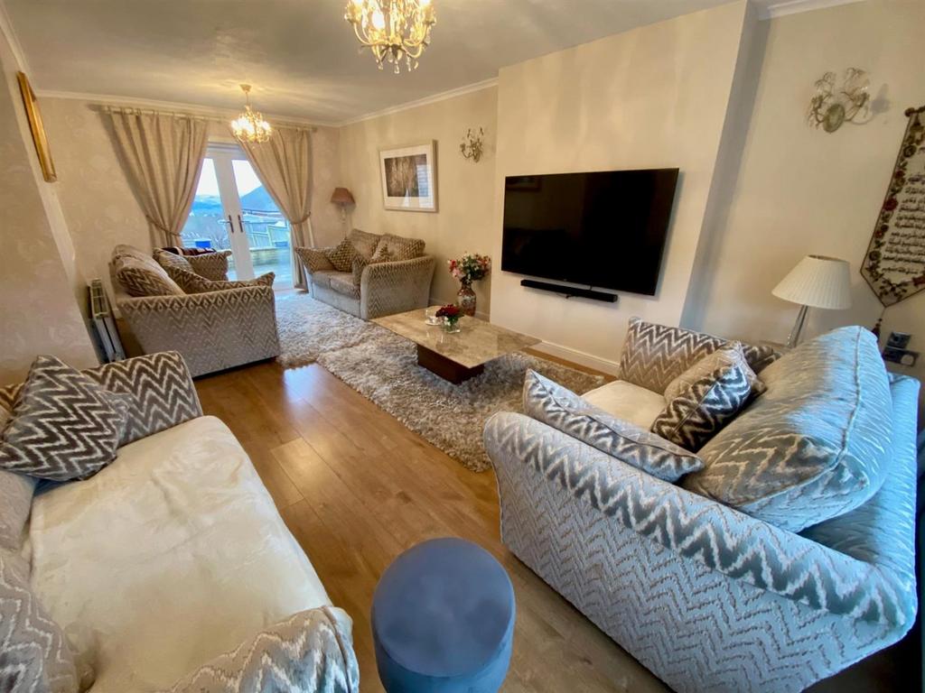 Lounge 1.jpg