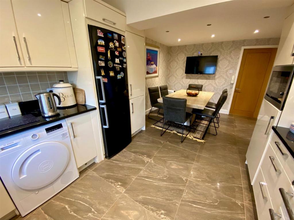 Kitchen diner 1.jpg