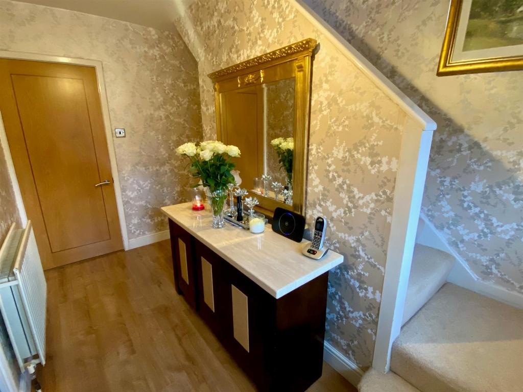 Hallway other.jpg