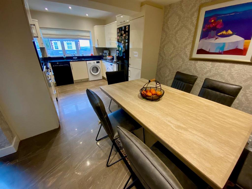 Kitchen diner other.jpg