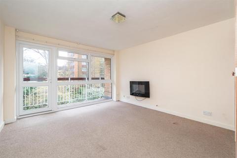 Flat 12, 12 Cedar Road, Sutton, SM2 5DA