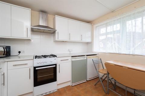 Flat 12, 12 Cedar Road, Sutton, SM2 5DA