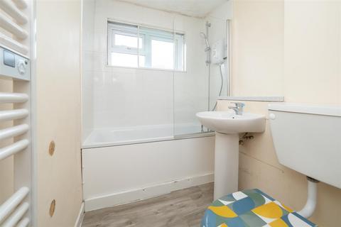 Flat 12, 12 Cedar Road, Sutton, SM2 5DA