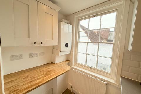 2 bedroom flat to rent, High Street, Stevenage