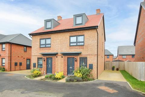 3 bedroom semi-detached house for sale, Briggington Way, Leighton Buzzard