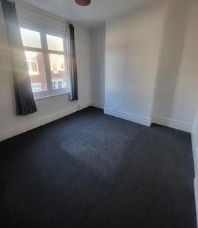 3 bedroom flat to rent, Bewick Street, South Shields