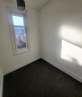 3 bedroom flat to rent, Bewick Street, South Shields