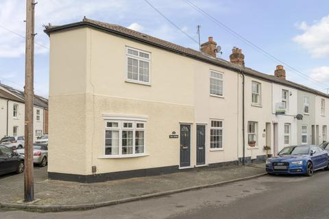 2 bedroom end of terrace house for sale, Glencoe Road, Weybridge, Surrey